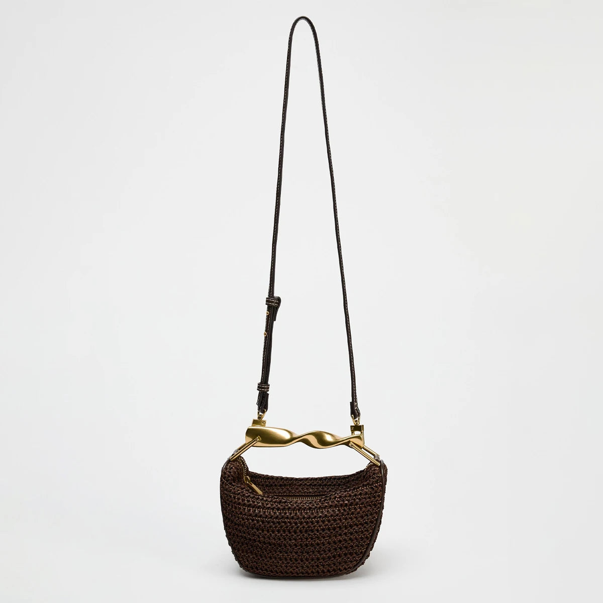 Mini Bolso Trenzado con Asa Metálica – Sofisticación compacta para cada ocasión