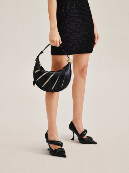 Bolso Isabella- Cuero Vegano con Detalles Dorados y Diseño en Negro y Blanco