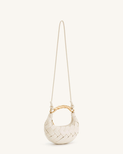 Bolso Catalina-Trenzado de Mano con Correa Larga Dorada
