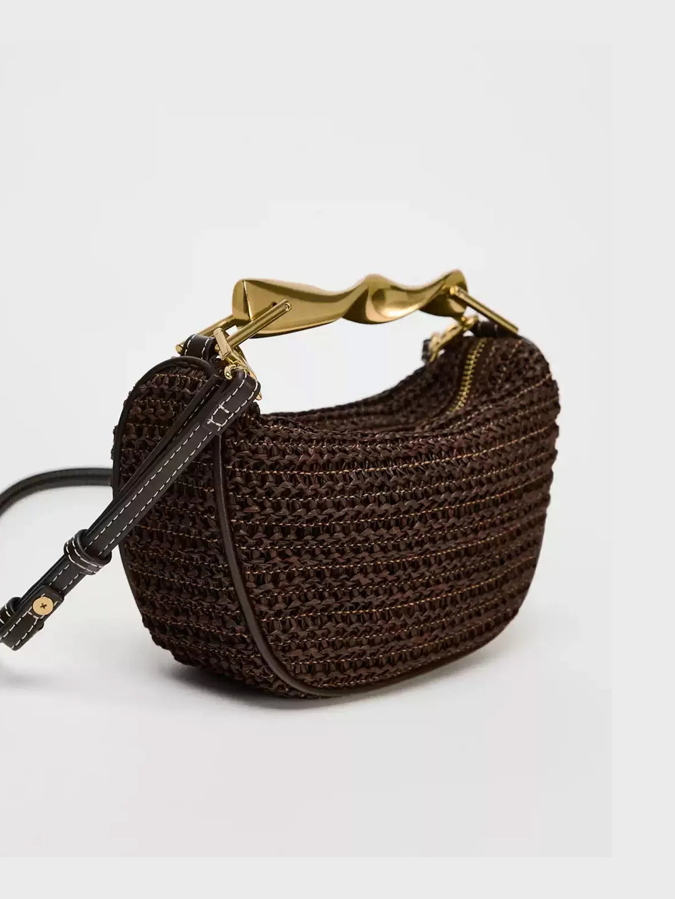Mini Bolso Trenzado con Asa Metálica – Sofisticación compacta para cada ocasión