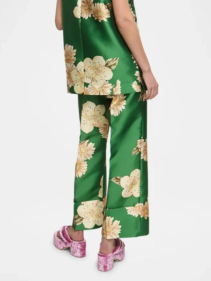 Blusa sin mangas + pantalón estampado en clave gráfica natural
