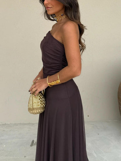 Vestido maxi off-shoulder en chiffon, con caída vaporosa y busto drapeado