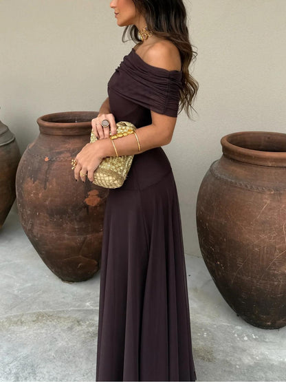 Vestido maxi off-shoulder en chiffon, con caída vaporosa y busto drapeado