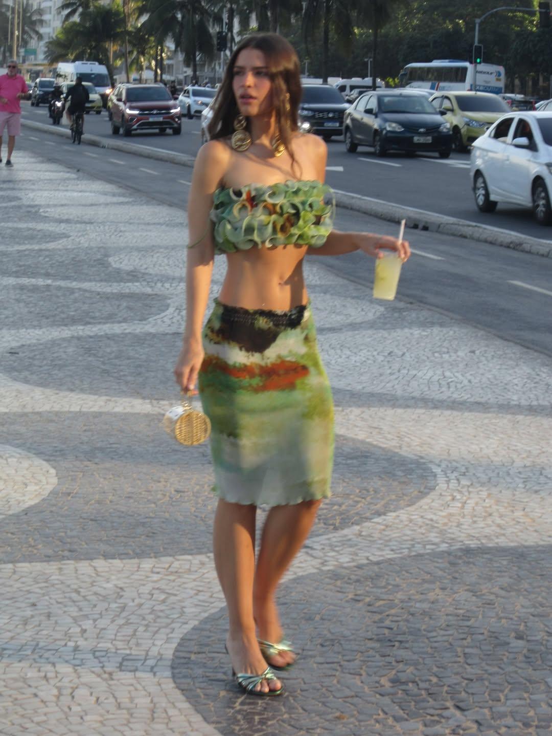 Conjunto Top mini y Falda midi