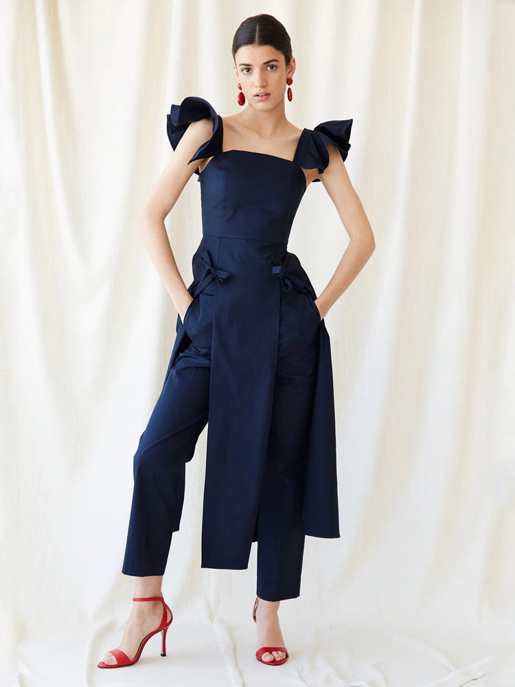 Conjunto de top con mangas con volantes azul marino y pantalón de cintura alta