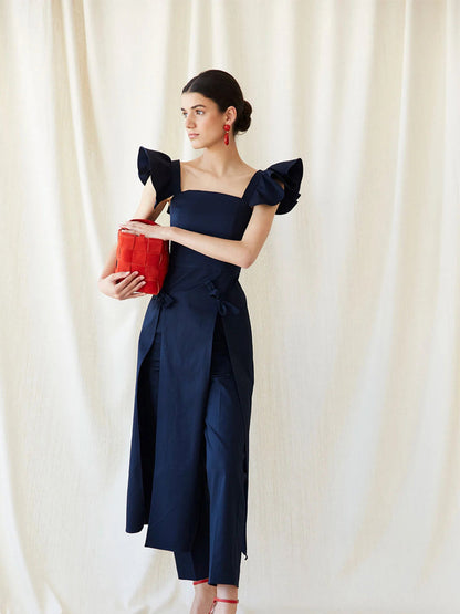 Conjunto de top con mangas con volantes azul marino y pantalón de cintura alta