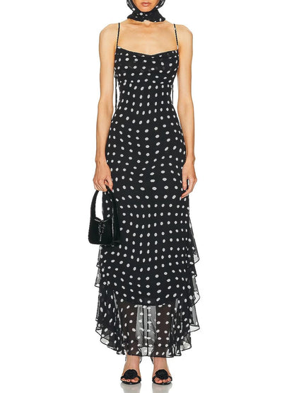 Vestido maxi con volados y tiras ajustables, en chiffon liviano con estampa polka dot